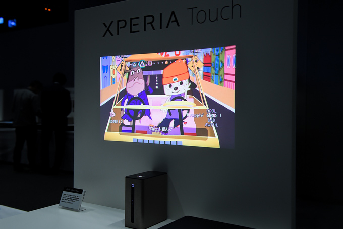 「Xperia Touch」壁や机に映されたスクリーン、タッチ操作でゲームや動画｜写真13