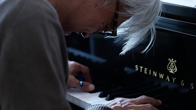 音楽家・坂本龍一のドキュメンタリー映画 - 5年に渡る密着取材とこれまでの音楽的探究を追う｜写真1