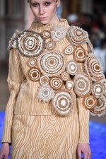 アンリアレイジ 2017年秋冬コレクション - 時間を重ね宿した記憶、削れば浮かび上がる洋服の可能性｜写真33