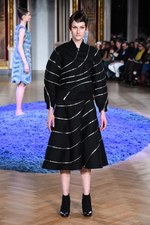 アンリアレイジ 2017年秋冬コレクション - 時間を重ね宿した記憶、削れば浮かび上がる洋服の可能性｜写真48