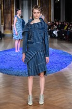 アンリアレイジ 2017年秋冬コレクション - 時間を重ね宿した記憶、削れば浮かび上がる洋服の可能性｜写真54