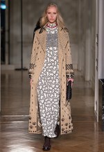 ヴァレンティノ 2017-18年秋冬コレクション - 運命的な出会いまでの道しるべ｜写真20