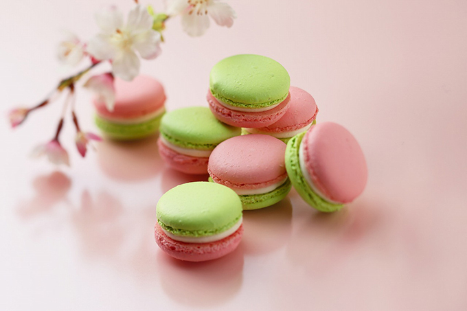 アンリ シャルパンティエの限定 桜スイーツ 花びら舞うショートケーキ 香るマカロン ファッションプレス