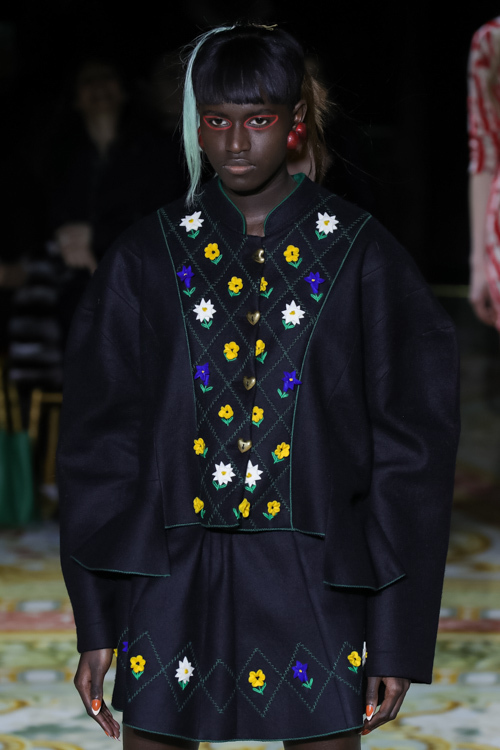 アンドレアス・クロンターラー フォー ヴィヴィアン・ウエストウッド(Andreas Kronthaler for Vivienne Westwood) 2017-18年秋冬ウィメンズコレクション  - 写真2