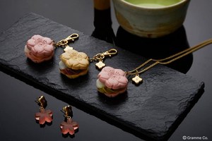 Q-Pot. ディズニーコラボ　ミニーサクラクッキーサンドネックレス Q-Pot. ディズニーコラボ ミニーサクラクッキーサンドネックレス