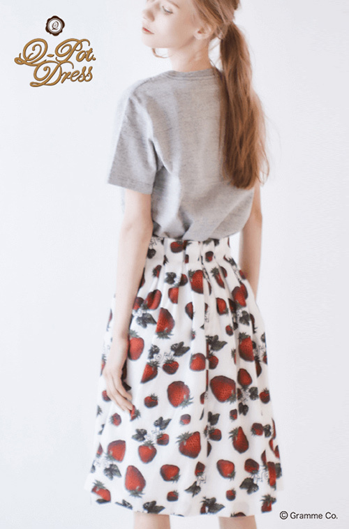 Q-pot.初のアパレルライン「Q-pot. Dress」デビュー、イチゴ柄のドレス