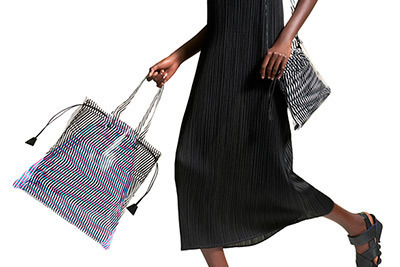 プリーツ プリーズ イッセイ ミヤケ3月の新作 - 身体の動きをシルエットやプリントで表現