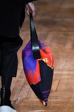 イッセイミヤケ 2017-18年秋冬コレクション - 揺らめくオーロラの光をファッションに落として｜写真15