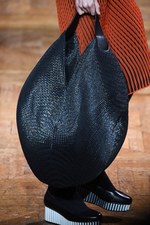 イッセイミヤケ 2017-18年秋冬コレクション - 揺らめくオーロラの光をファッションに落として｜写真31