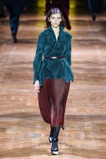 イッセイミヤケ 2017-18年秋冬コレクション - 揺らめくオーロラの光をファッションに落として｜写真37