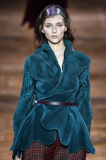 イッセイミヤケ 2017-18年秋冬コレクション - 揺らめくオーロラの光をファッションに落として｜写真38