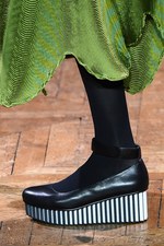 イッセイミヤケ 2017-18年秋冬コレクション - 揺らめくオーロラの光をファッションに落として｜写真44