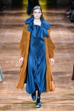 イッセイミヤケ 2017-18年秋冬コレクション - 揺らめくオーロラの光をファッションに落として｜写真47