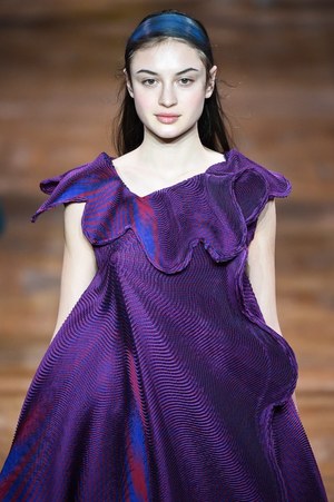イッセイミヤケ 2017-18年秋冬コレクション - 揺らめくオーロラ