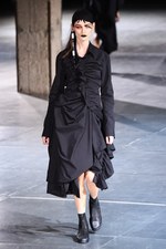 ヨウジヤマモト 2017-18年秋冬コレクション - ボリュームと凹凸で生まれる意志とキャラクター｜写真4