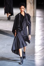 ヨウジヤマモト 2017-18年秋冬コレクション - ボリュームと凹凸で生まれる意志とキャラクター｜写真6