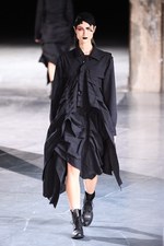 ヨウジヤマモト 2017-18年秋冬コレクション - ボリュームと凹凸で生まれる意志とキャラクター｜写真7