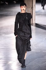 ヨウジヤマモト 2017-18年秋冬コレクション - ボリュームと凹凸で生まれる意志とキャラクター｜写真10