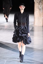 ヨウジヤマモト 2017-18年秋冬コレクション - ボリュームと凹凸で生まれる意志とキャラクター｜写真15