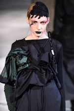 ヨウジヤマモト 2017-18年秋冬コレクション - ボリュームと凹凸で生まれる意志とキャラクター｜写真20