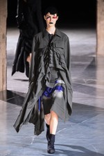 ヨウジヤマモト 2017-18年秋冬コレクション - ボリュームと凹凸で生まれる意志とキャラクター｜写真34