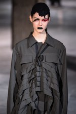 ヨウジヤマモト 2017-18年秋冬コレクション - ボリュームと凹凸で生まれる意志とキャラクター｜写真35