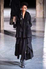 ヨウジヤマモト 2017-18年秋冬コレクション - ボリュームと凹凸で生まれる意志とキャラクター｜写真39