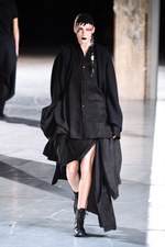 ヨウジヤマモト 2017-18年秋冬コレクション - ボリュームと凹凸で生まれる意志とキャラクター｜写真43