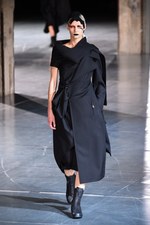 ヨウジヤマモト 2017-18年秋冬コレクション - ボリュームと凹凸で生まれる意志とキャラクター｜写真45