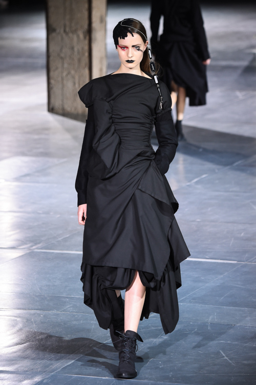 ヨウジヤマモト(Yohji Yamamoto) 2017-18年秋冬ウィメンズコレクション  - 写真3