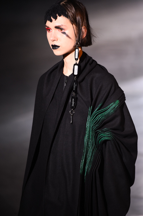 ヨウジヤマモト(Yohji Yamamoto) 2017-18年秋冬ウィメンズコレクション  - 写真14