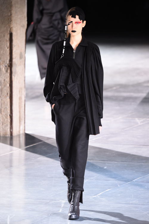 ヨウジヤマモト(Yohji Yamamoto) 2017-18年秋冬ウィメンズコレクション シルエット - 写真13