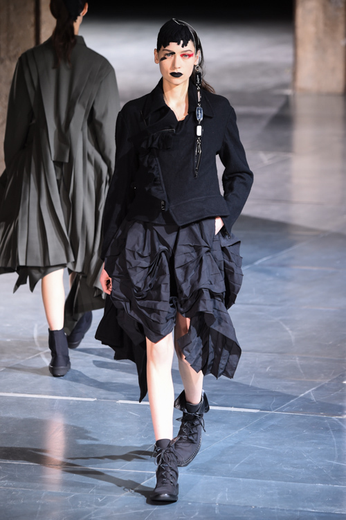 ヨウジヤマモト(Yohji Yamamoto) 2017-18年秋冬ウィメンズコレクション  - 写真33