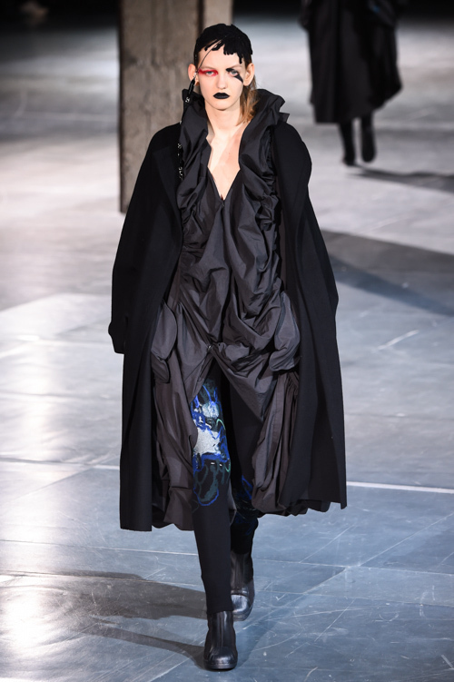 ヨウジヤマモト(Yohji Yamamoto) 2017-18年秋冬ウィメンズコレクション  - 写真54