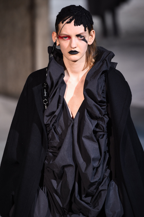 ヨウジヤマモト(Yohji Yamamoto) 2017-18年秋冬ウィメンズコレクション ディテール - 写真21