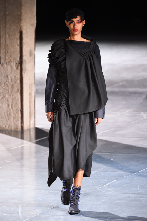 ヨウジヤマモト(Yohji Yamamoto) 2017-18年秋冬ウィメンズコレクション シルエット - 写真37