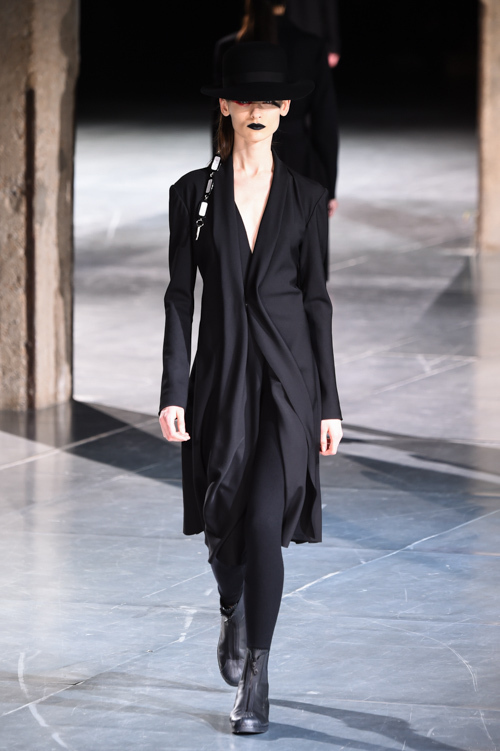 ヨウジヤマモト(Yohji Yamamoto) 2017-18年秋冬ウィメンズコレクション シルエット - 写真38