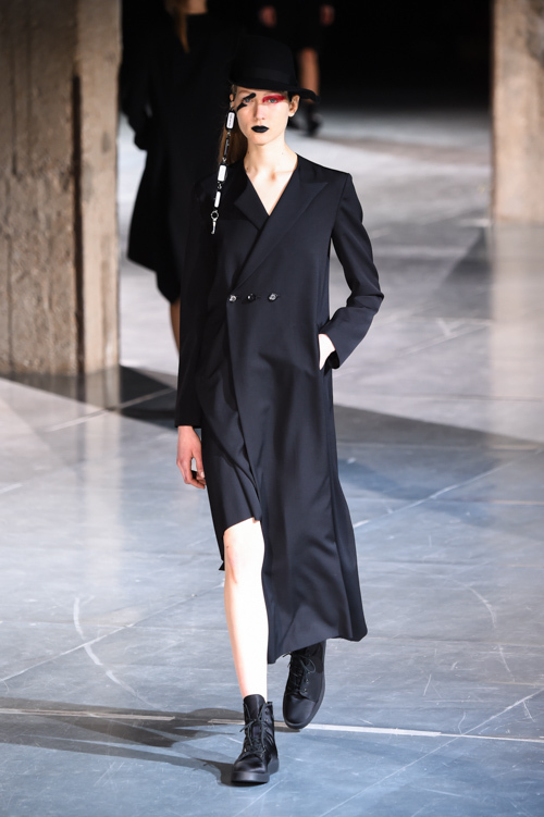 ヨウジヤマモト(Yohji Yamamoto) 2017-18年秋冬ウィメンズコレクション シルエット - 写真41