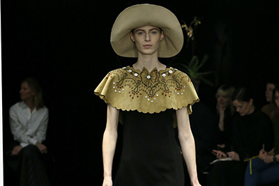 ロエベ 2017年秋冬コレクション - フェミニニティへの飽くなき探求心が招く長き旅