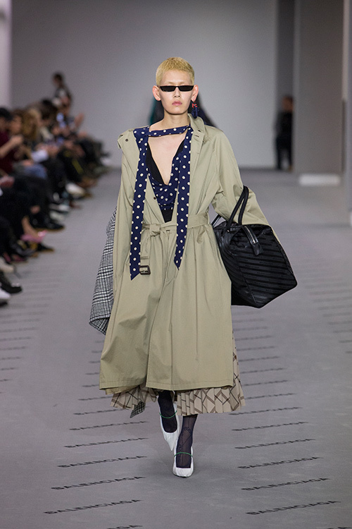 バレンシアガ(BALENCIAGA) 2017-18年秋冬ウィメンズコレクション  - 写真23