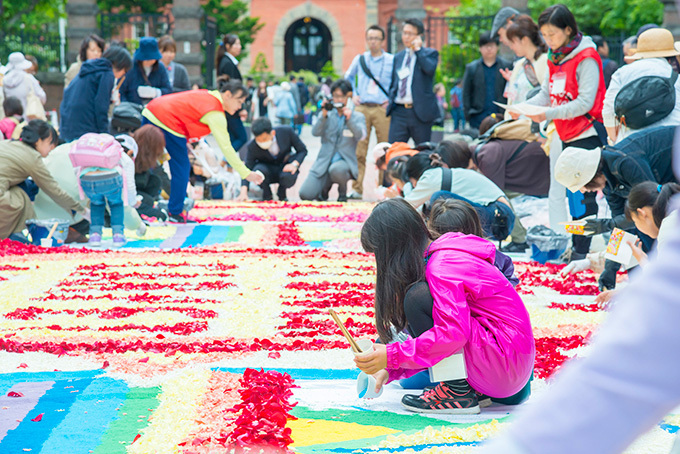 六本木ヒルズの「桜まつり 2017」- 桜のライトアップやグルメ屋台、グルメサンドイッチも登場｜写真4