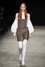 ヴェロニク ブランキーノ 2017-18年秋冬コレクション - 厳格さの中で知的に遊ぶ｜写真2