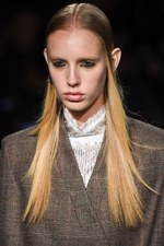 ヴェロニク ブランキーノ 2017-18年秋冬コレクション - 厳格さの中で知的に遊ぶ｜写真4