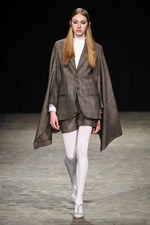 ヴェロニク ブランキーノ 2017-18年秋冬コレクション - 厳格さの中で知的に遊ぶ｜写真7