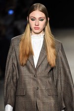 ヴェロニク ブランキーノ 2017-18年秋冬コレクション - 厳格さの中で知的に遊ぶ｜写真8