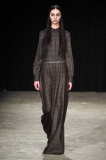 ヴェロニク ブランキーノ 2017-18年秋冬コレクション - 厳格さの中で知的に遊ぶ｜写真12