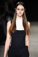 ヴェロニク ブランキーノ 2017-18年秋冬コレクション - 厳格さの中で知的に遊ぶ｜写真16