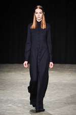 ヴェロニク ブランキーノ 2017-18年秋冬コレクション - 厳格さの中で知的に遊ぶ｜写真18