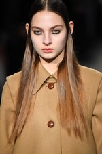 ヴェロニク ブランキーノ 2017-18年秋冬コレクション - 厳格さの中で知的に遊ぶ｜写真25