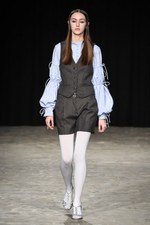 ヴェロニク ブランキーノ 2017-18年秋冬コレクション - 厳格さの中で知的に遊ぶ｜写真26